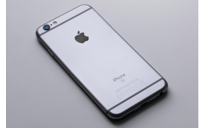 Apple начала оплачивать компенсации за замедление айфонов